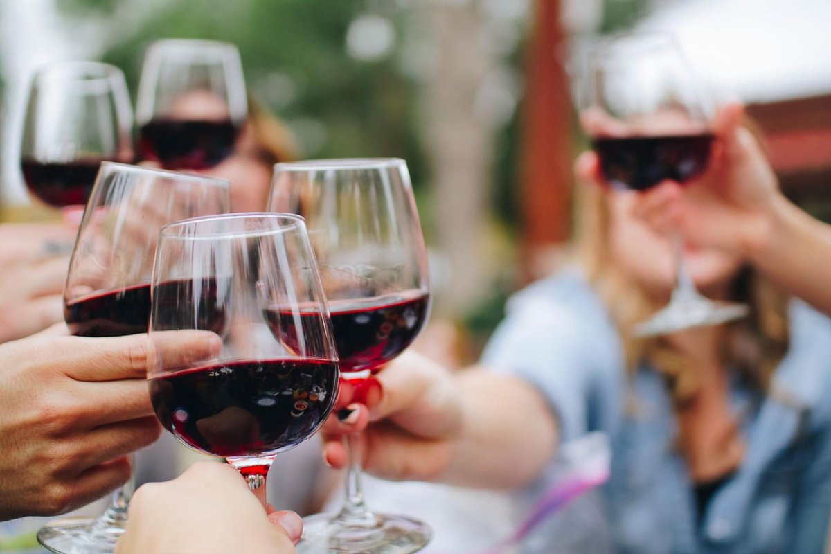Dégustation de vin dans les domaines viticoles du Beaujolais